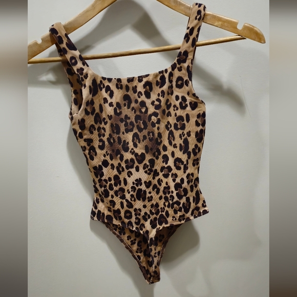Babaton (Aritzia) XS Leopard Print Bodysuit - Picture 5 of 9